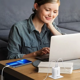 UGreen 65W Portable Charger (EU, 2xUSB-C, 1xUSB-A töltő)
